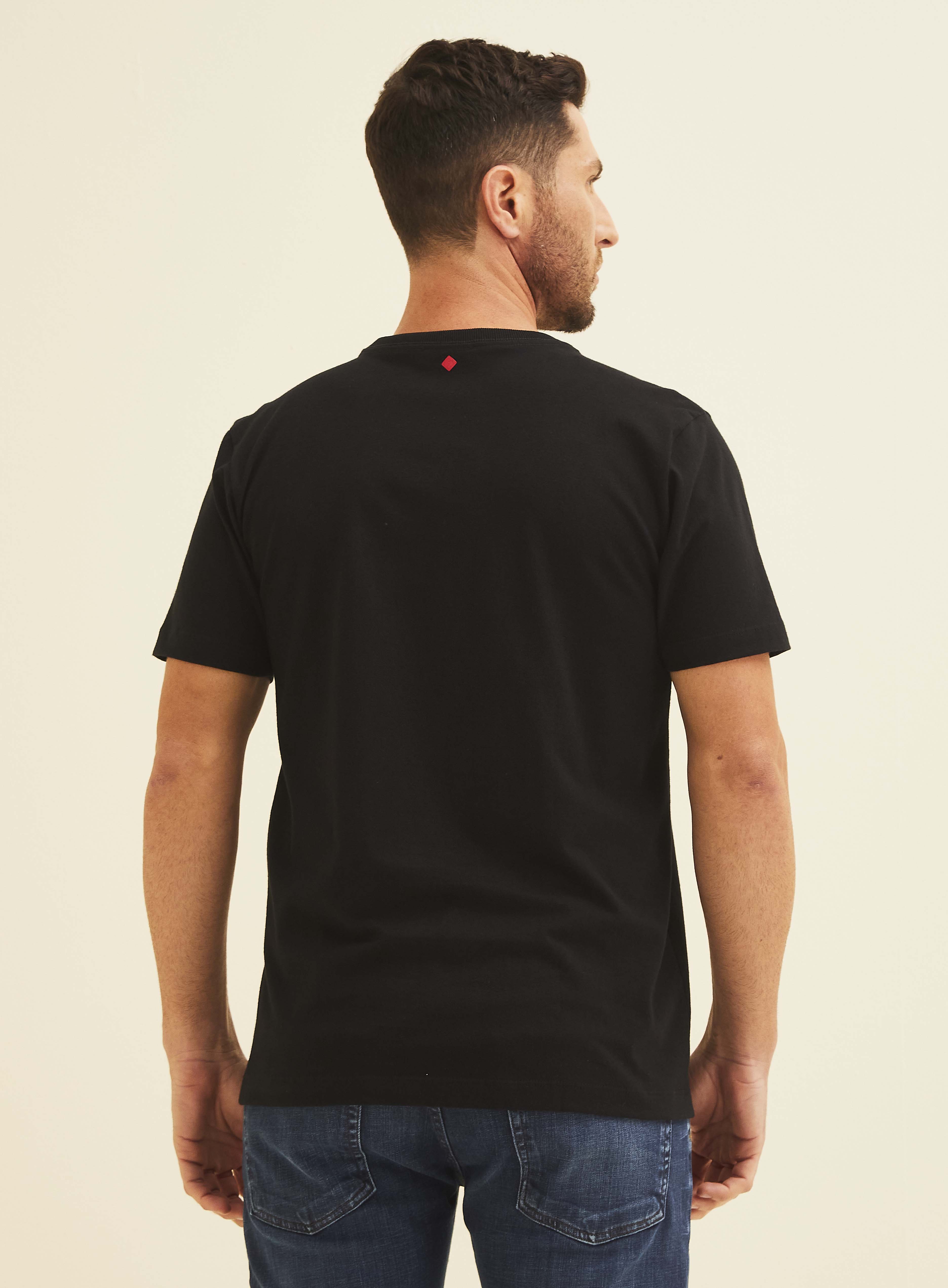 CAMISETA COM APLICAÇÃO M PRETO