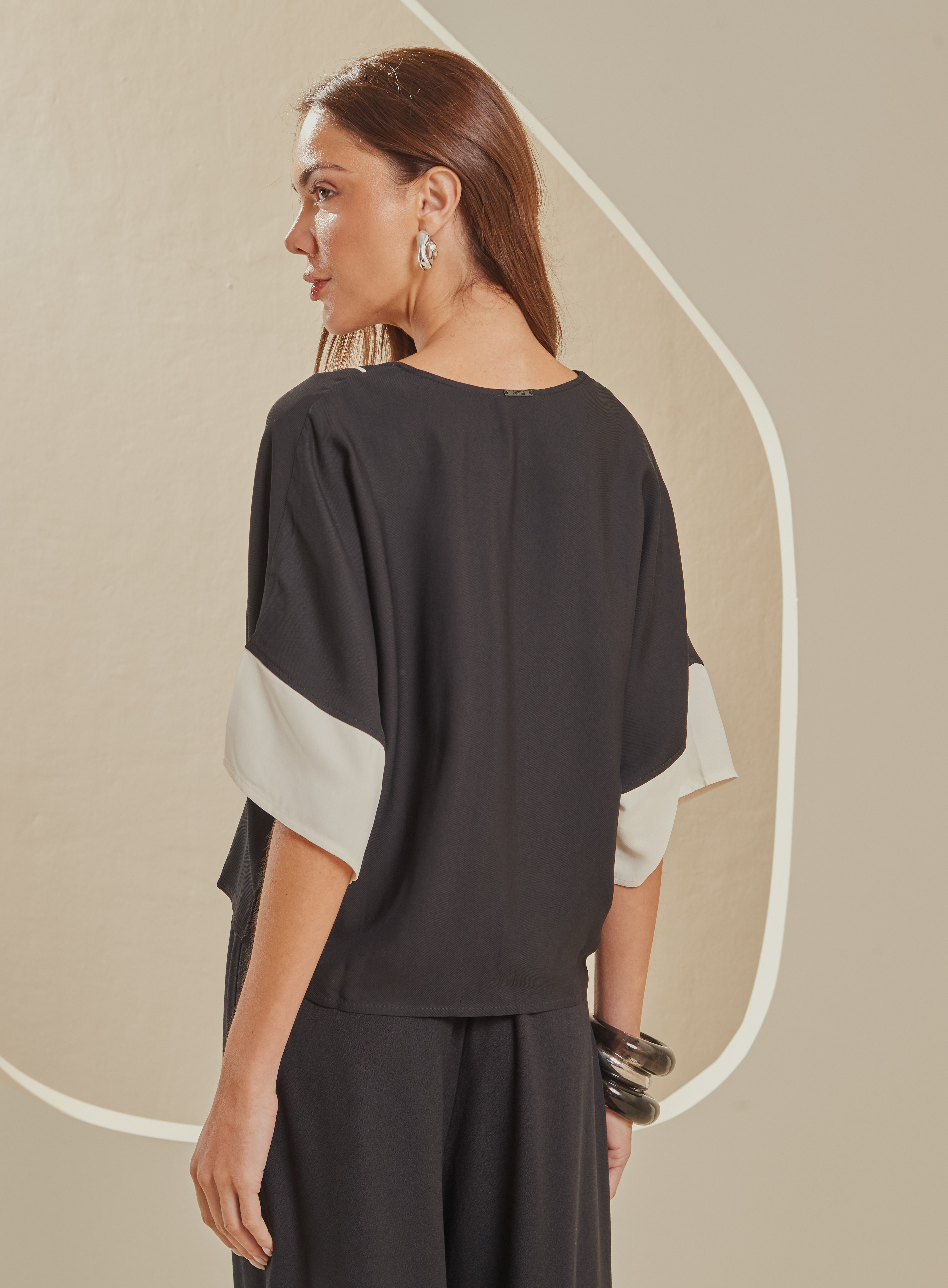 CAMISETA FORUM G PRETO/OFF SHELL